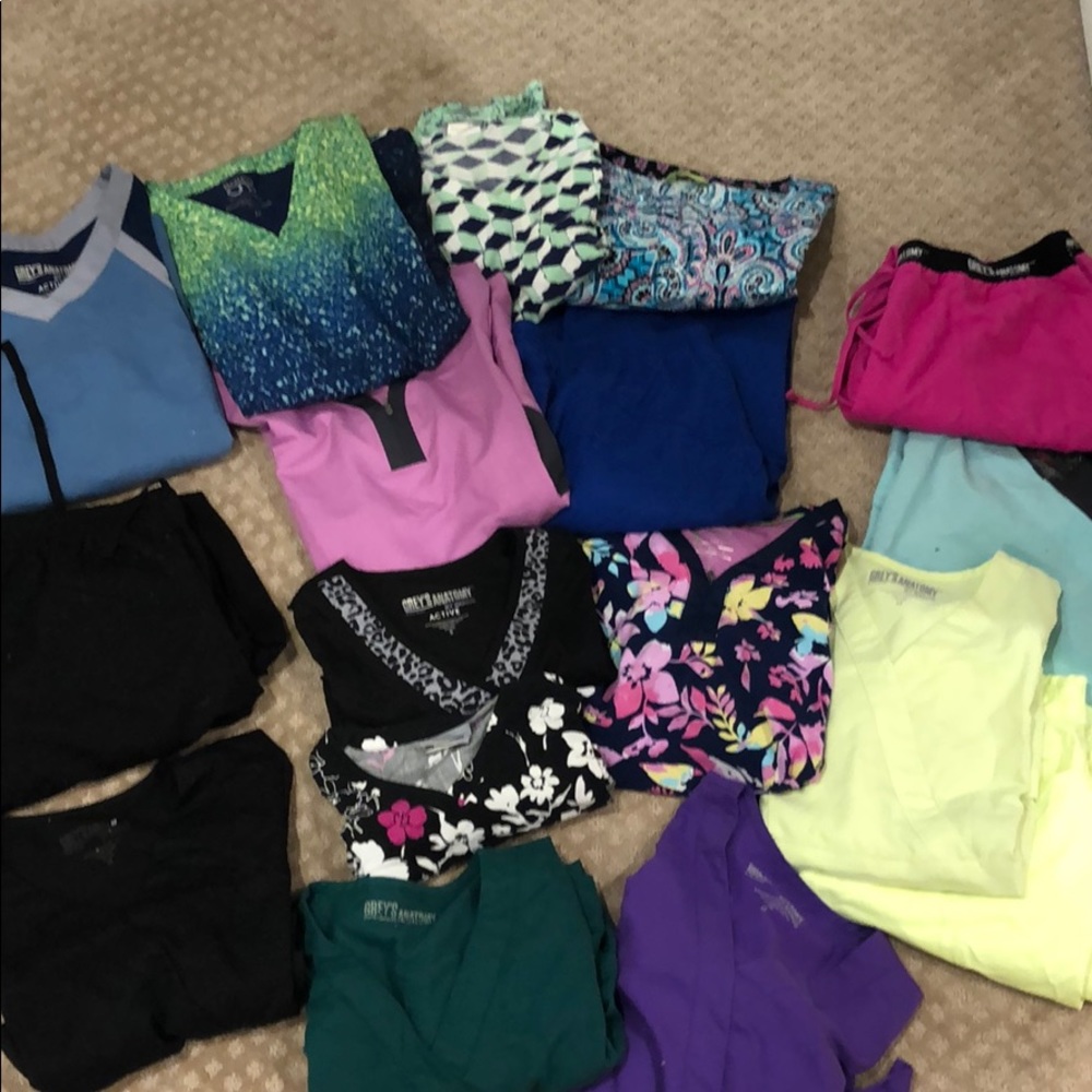 Scrub bundle medium bottoms S/M bottoms